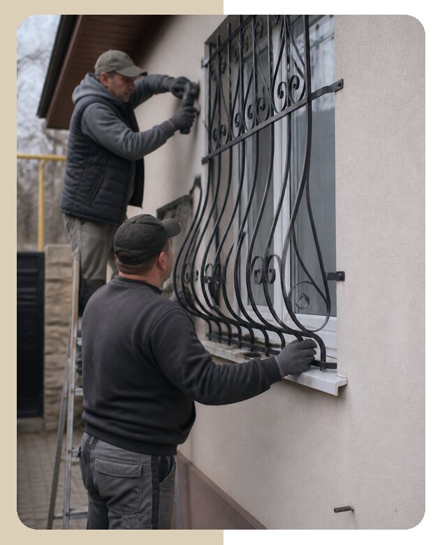 Установка оконных решеток в частном доме под ключ в Лабинске